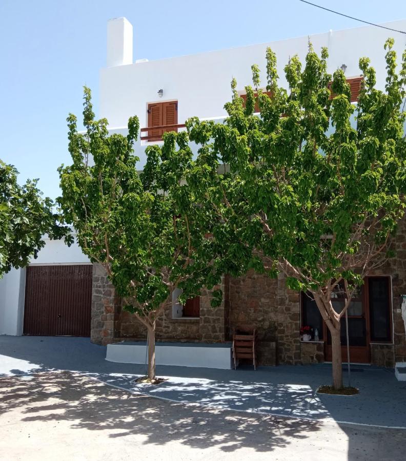 Sweet Milos * Triovasalos